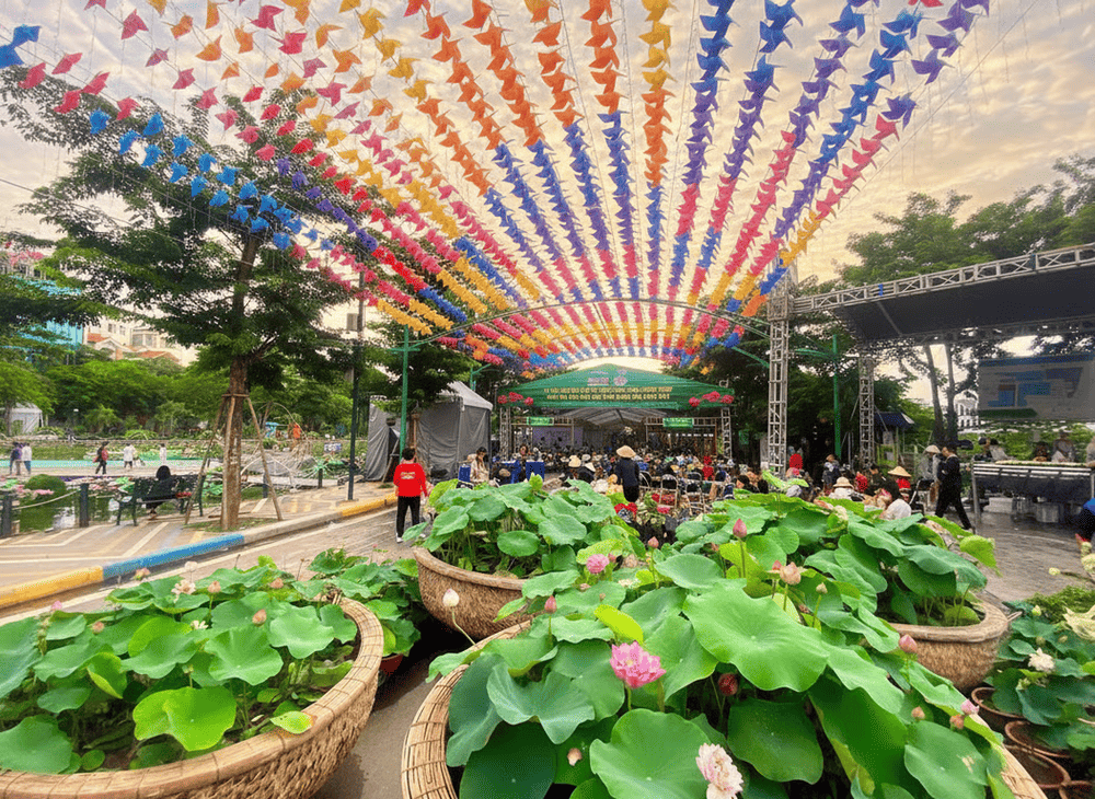 Không gian văn hoá nhân dịp lễ hội Sen Hà Nội